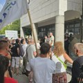 Maturantu koji je uhapšen javili megafonom da je primljen na željeni fakultet