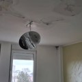 U stanu prokišnjava, upravnik godinama neće da popravi krov niti dozvoljava da stanari to urade, nadležni obavešteni ali ne…