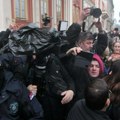 Američki Rojters piše o sinoćnjem protestu: Srpski studenti se sukobili sa policijom, koja je koristila palice, skandirano im…