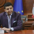Bivši šef kabineta Đura Macuta i sadašnji direktor SDPR snimljen među naprednjacima koji su vređali studente na Slaviji VIDEO…