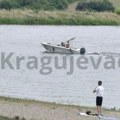 Nesvakidašnja scena na Šumaričkom jezeru: Gliser među kupačima izazvao zabrinutost građana