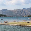 Rus slikao maloletnike na plaži, kažnjen s hiljadu evra