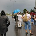 Srbija i politika: Protest „Srbija protiv nasilja“ po kiši u Beogradu, nova blokada međunarodnog autoputa