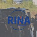 Protest ispred policijske stanice u Čačku: Okupila se grupa ljudi u znak podrške privedeni ekolozima (VIDEO)