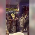 Pakao u sred odese! Pravi upad ukrajinske armije po centrima za kupovinu (video)