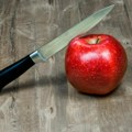 Naoštrite noževe sami na jednostavan način: Neka budu kao novi samo uz pomoć ovoga!