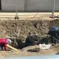 Grob sa ostacima skeleta pronađen usred centra Čačka Radnici tokom radova na rekonstrukciji trga otkrili arheološko…