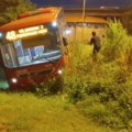 Autobus sleteo sa puta kod Pančevačkog mosta: Haos na liniji gradskog prevoza 48 (foto)