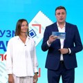 Poslednje izvlačenje u nagradnoj igri "Uzmi račun i pobedi" – dobitnici stanova Bratislav Milosavljević i Vera…