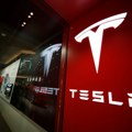 Tesla povlači 376.241 vozilo u SAD zbog problema sa neispravnim servo upaljačem