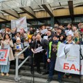 Emotivne scene sa protesta u Novom Sadu: Pogledajte trenutak kad je hor zapevao „Vostani Serbije“ VIDEO