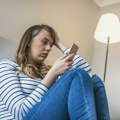 Pametni telefoni pojačavaju anksioznost kod mladih žena