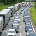 Haos na auto-putu; Potpuno obustavljen saobraćaj u smeru Novi Sad - Beograd