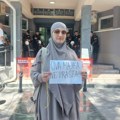 Građani ispred Suda u Novom Pazaru traže ukidanje pritvora desetorici uhapšenih