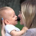 Mladi humanitarac u akciji pomoći samohranoj majci bolesne bebe iz Leskovca, čija je kuća izgorela
