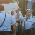 (Foto) iskočio voz iz šina u Danskoj: Više osoba povređeno, na licu mesta dva helikoptera!