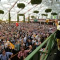 Počeo Oktoberfest 2025! Popije se 7 miliona krigli piva, a evo koliko košta najskuplja: Imaju i "jelo idealno za preduzetnike"…