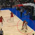 VIDEO Sme li ovo da se radi? Pogledajte šta je Jokić uradio iz nemoguće pozicije, publici popadale vilice