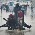 Oluje i poplave pogodile Pojas Gaze. Nepogode dodatno oštetile već urušene zgrade i šatore, stradalo najmanje 12 Palestinaca…