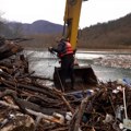 Drina kod Višegrada preplavljena smećem