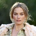Margot Robbie koristi viralni beauty gedžet o kojem svi pričaju – da li zaista radi?