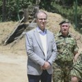 Macut i Gašić obišli vojnike u Kopnenoj zoni bezbednosti sa Kosovom i Metohijom