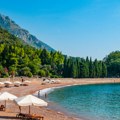 Crnogorska plaža na kojoj se ležaljke plaćaju 200 evra
