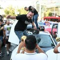 "Ćaletov sin" napravio haos u centru Beograda: Skakao po autu i razbio ga, a onda opleo kolce: Ovako se slavila medalja…
