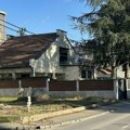Ovo je kuća Dragoslava Kosmajca na koju je bačena bomba Drugi napad za osam dana, ćerka zvala policiju (foto)