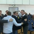 Tuča u SKUPŠTINI Kantona Sarajevo: "Sram vas bilo", "Šonjo jedan" - Uvrede pljuštale na račun odbornika (foto/video)