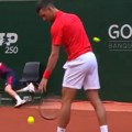 VIDEO Dečak završio na zemlji na Đokovićevom meču: Novak odmah reagovao
