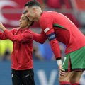 Dečak prekinuo meč zbog selfija sa Ronaldom (video)