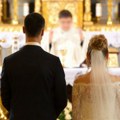 Mladini roditelji se umešali više nego što treba Mladić se oženio devojkom jer je bila nevina, pa prve bračne noći…