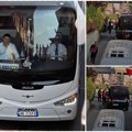 Kurir u Tirani: Dramatične scene! Policija trči za autobusom Srbije! Pogledajte kako je izgledao dolazak fudbalera na…