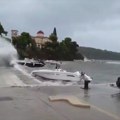 (Foto, video) "za minut se sručila kiša, a nebo crno": Nevreme u omiljenim letovalištima Srba u Grčkoj, talasi do ležaljki…
