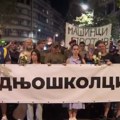 Komemorativna šetnja u Beogradu: Građani položili belu ružu ispred „Politike“