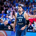 Dončić maltretira saigrače: Luka naterao Omića da uradi 50 sklekova! Ovo je duh: Pešić dao slobodan dan igračima, a samo je on…
