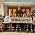 Leskovački glumci pružili podršku kolegama iz Beograda i Šapca: razvili transparente, a imali poruku i za gradonačelnika