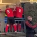 Kakav haos! Fudbaleri upali u svlačionicu suparnika i pretukli ih (video)
