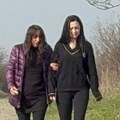 Prvi snimak žene Dragana Lazića nakon tragedija: Branka teši snajku, slomile se od plača, tuga u Brestaču