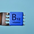Знаци недостатка витамина Б12 на лицу, очима и устима