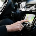 Navigacija ga odvela na pogrešan put: Holanđanin završio automobilom zaglavljen na stepenicama u Belgiji