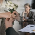 Duže obrazovanje, ekonomski faktor ili promišljenost: Zašto se u brakove ulazi sve kasnije?