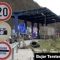 Uprkos odluci Vlade u Prištini, nastavljen promet automobila iz Srbije na Kosovu