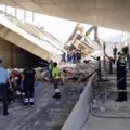 Prvi snimak srušenog mosta u Grčkoj Ljudi se sklonili od vrućine, betonska kontrukcija pala na njih (video)