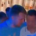 Pa, ovo je totalni hit Dončić i Jović pevali Zvezdine pesme, Nikola Milutinov im se pridružio, pa začepio uši (video)