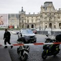 Versajska palata se evakuiše zbog pretnje bombom, Luvr evakuisan