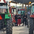 Protest poljoprivrednika uprkos pozivu Ministarstva na razgovor: Blokiran ulaz u rafineriju u Novom Sadu
