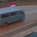 Pucali u koloni koja je pratila Badnjak! Incident pored Srbije, policija uhapsila dve osobe (video)