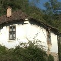 Kako izgleda selo u Srbiji u kojem više niko ne živi: Ove kuće u Repušnici i dalje zadivljuju arhitekte (video)